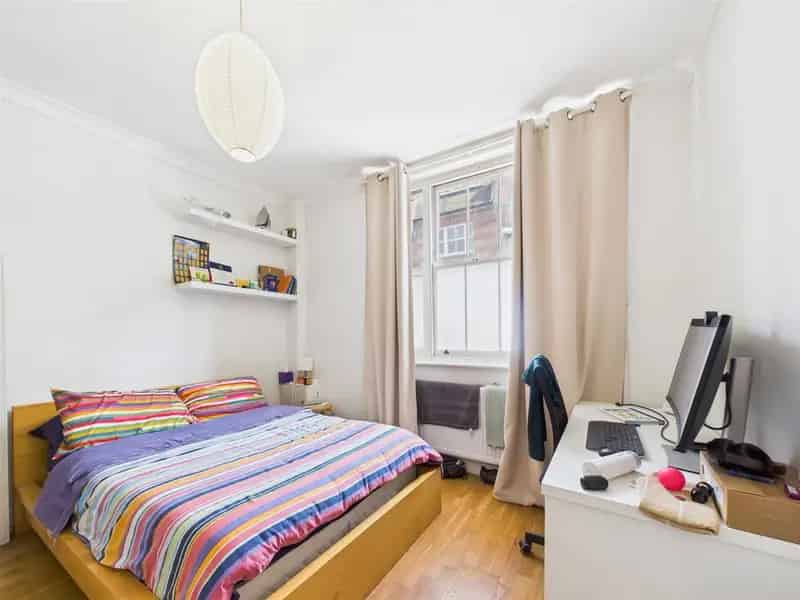 3 Bedroom Apartment Whitechapel Private Garden Period Conversion