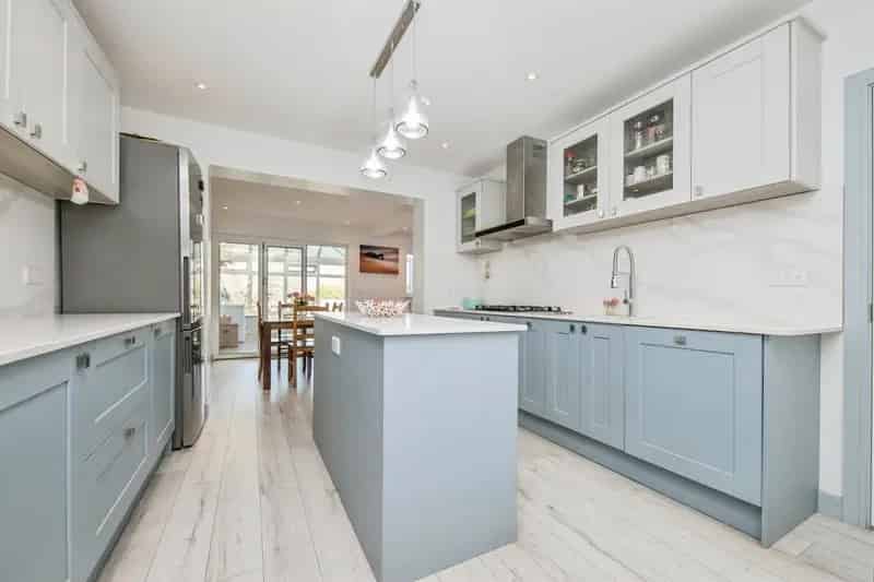5 Bed House Highwoods Country Park Access Modern Kitchen Parking