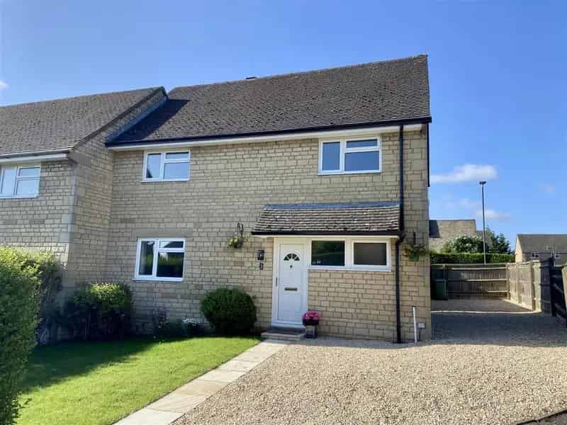4 Bedroom End Terrace House for Sale Near The Square