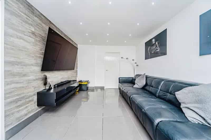 3 Bed Semi-Detached House in Penylan Cardiff