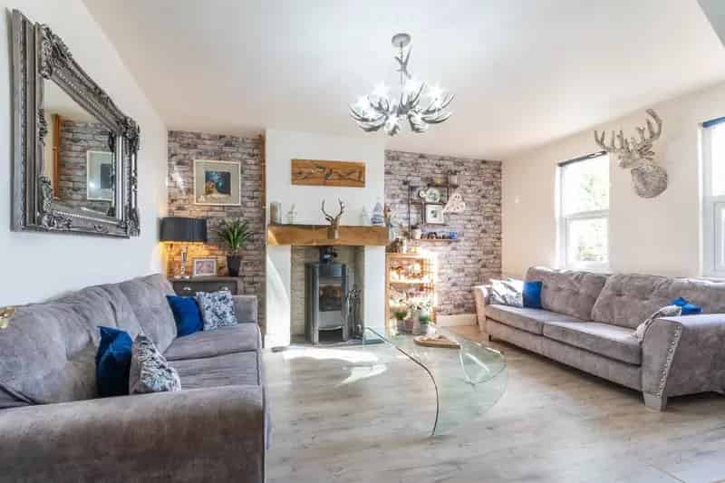3 Bed 2 Bath Countryside Home with Summer House and Garden