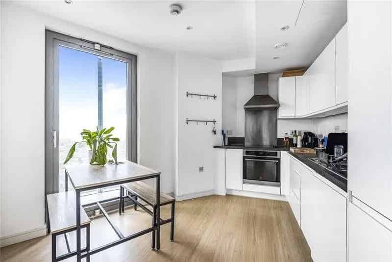 1 Bed Flat for Sale in Brentford Kew Eye Apartments