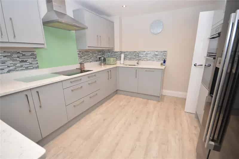 Four Bedroom Semi Detached House With Two Reception Rooms