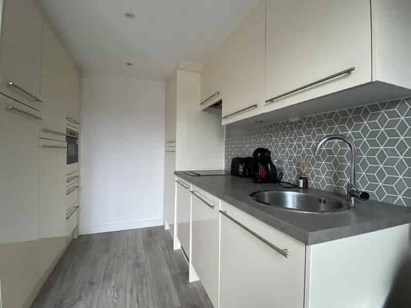 Stylish Studio Apartment in Cheam's Printworks Development
