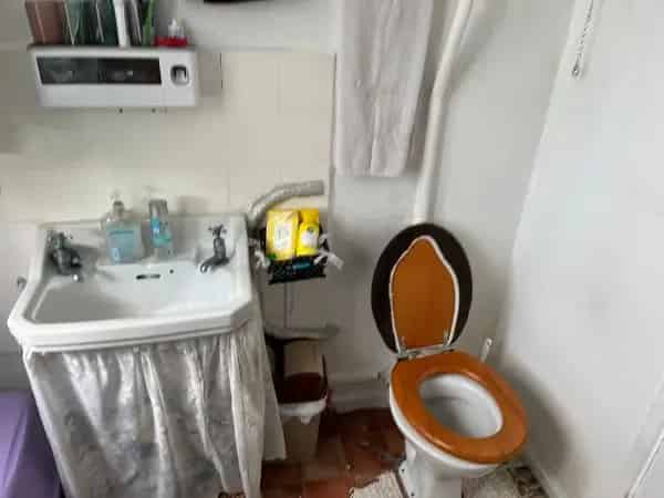 3-Bedroom Flat Near Transport and Schools - Seeking 4-Bedroom House