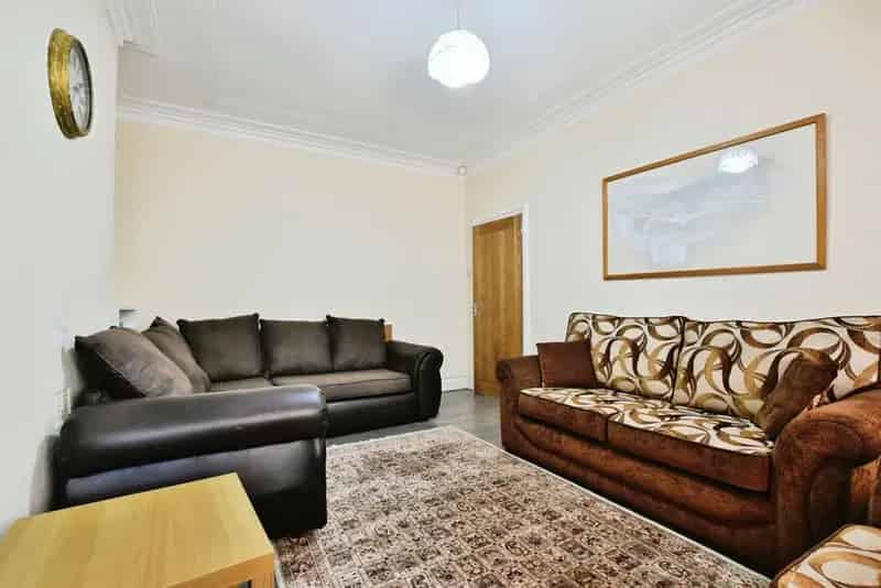 5 Bedroom Semi Detached House Manchester