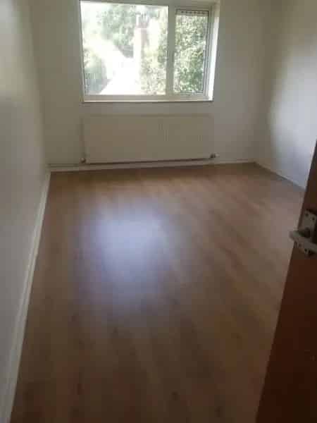 Spacious Flat near Schools in Welcoming Village