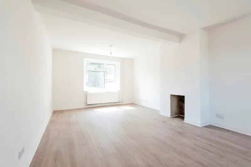 Family Home End of Terrace House 3 Bedrooms Parking