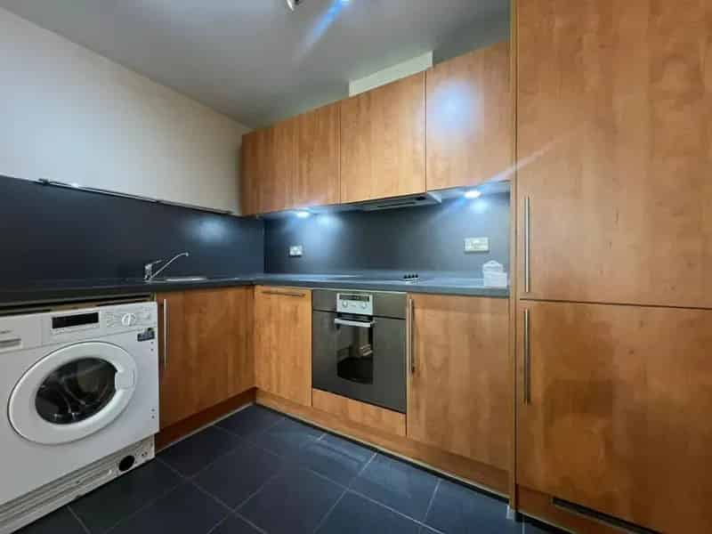 2 Bedroom Flat with Parking Gym and Outdoor Space