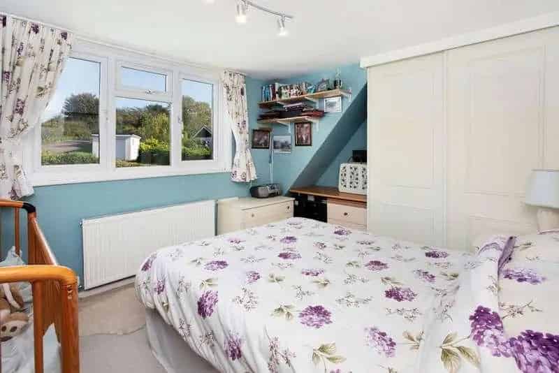 3 Bed Detached House for Sale with Sea Views