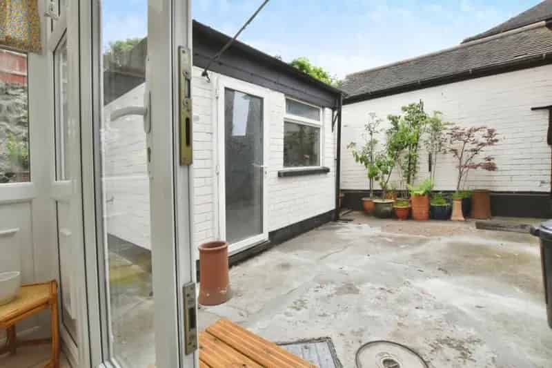 4 bed property for sale