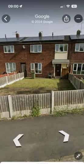 3 Bedroom House with 2 Gardens and Adapted Shower