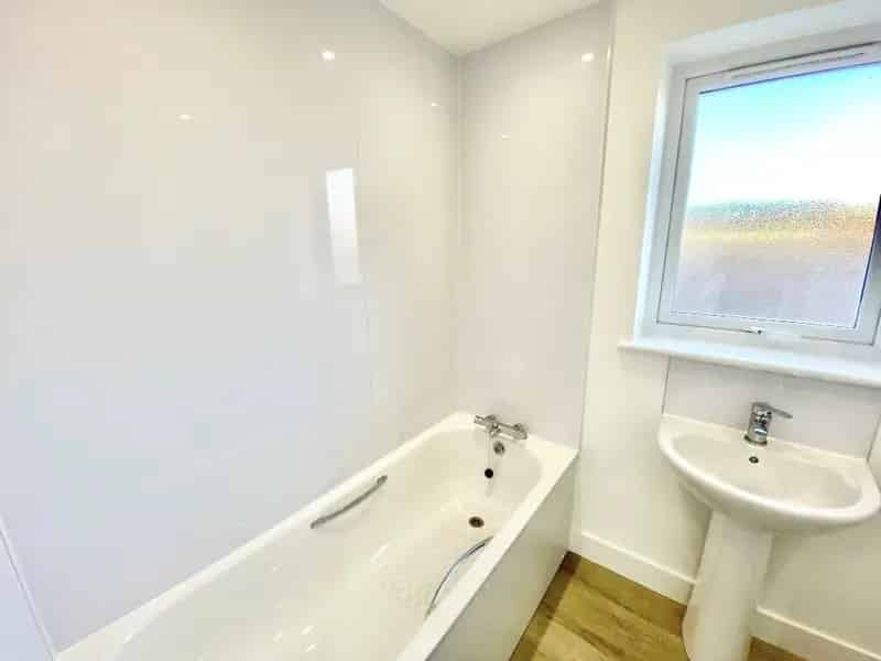 3 Bed House in Cedar Grove Baffins Newly Renovated Family Home