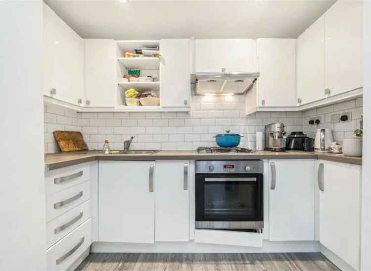 Flat For Sale in London, England