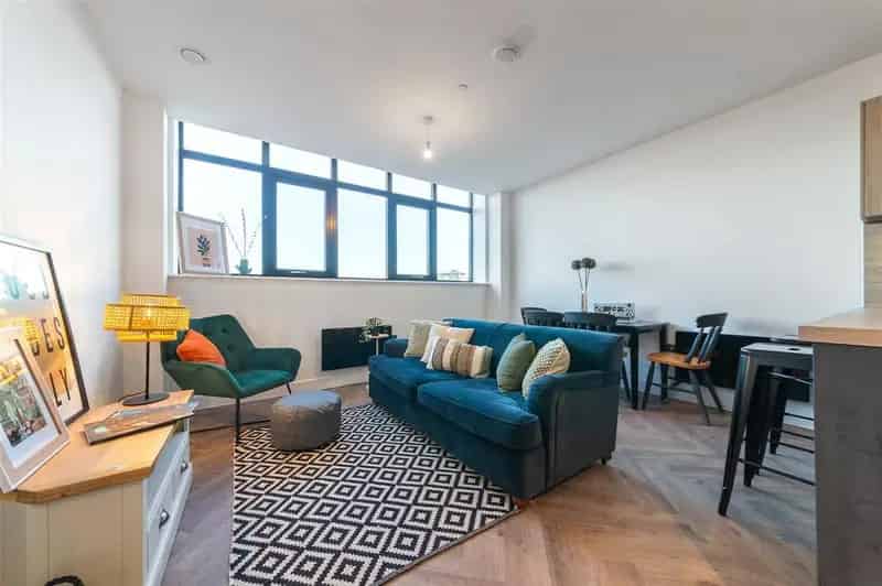 2 Bedroom Apartment to Rent in UK