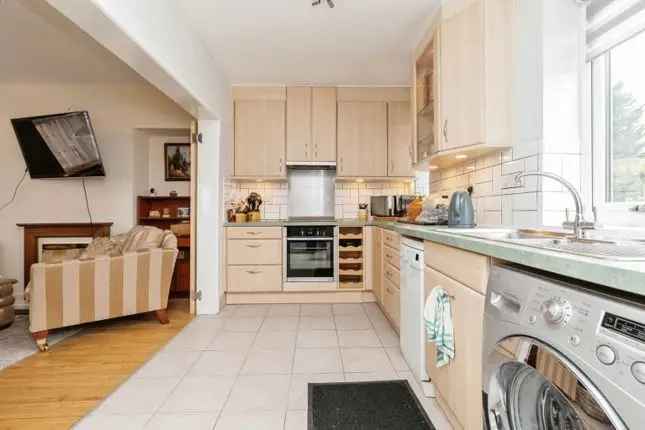 3 Bed Semi-Detached House St George Bristol