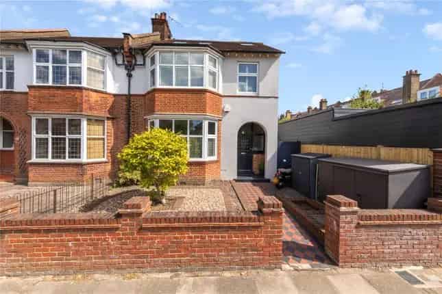 Five Bedroom Family Home for Sale Ellerton Road SW18