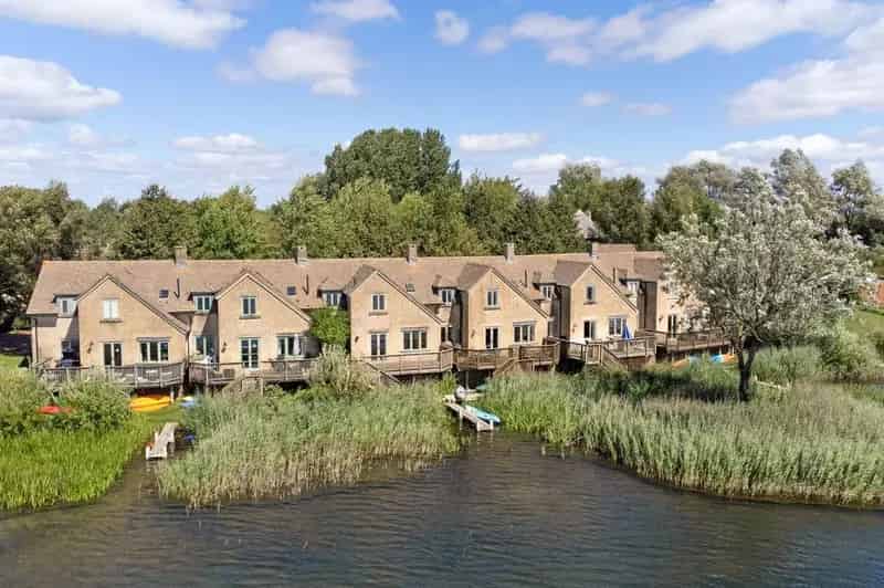 2 Bedroom Lake View Cottage Lower Mill Estate