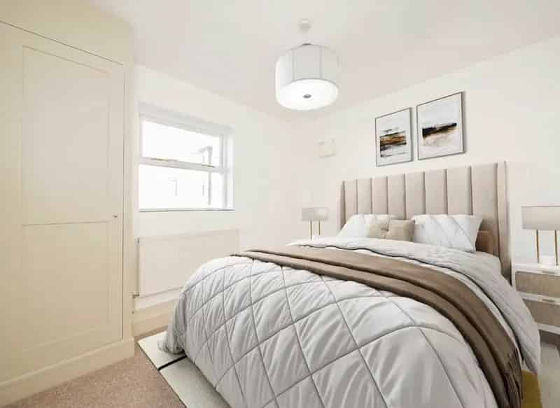 Spacious 1-Bed Flat Streatham 368sqft Chain Free Near Stations