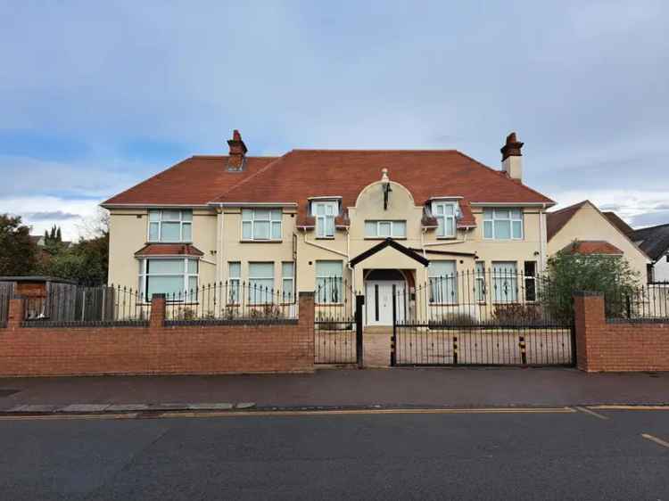 5000+ Sq Ft Detached Property - Former Care Home - Versatile Accommodation