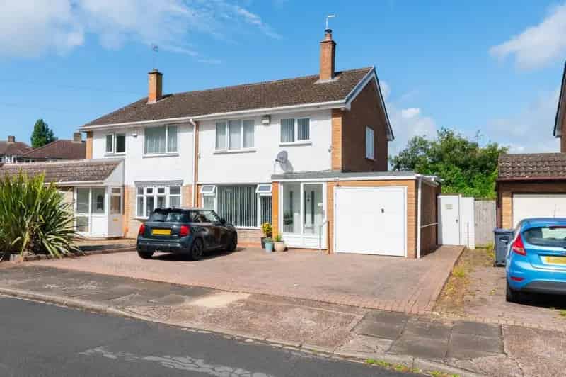 3 Bedroom Semi-Detached House for Sale in Longbridge
