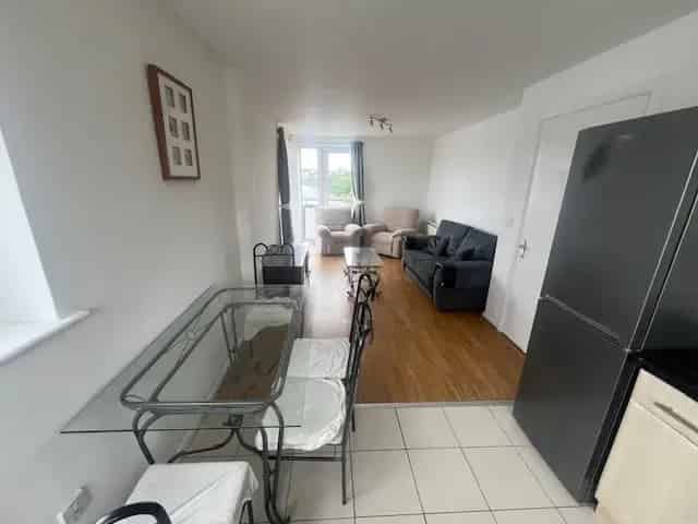Two Bedroom Flat City Centre Stunning Water Views Zero Deposit