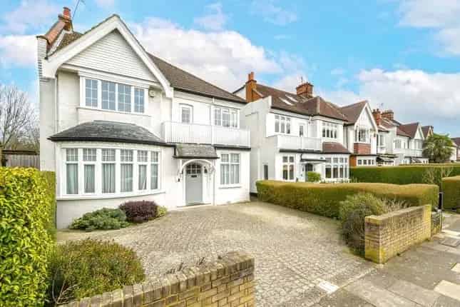 Five Bedroom Family Home for Sale in Finchley
