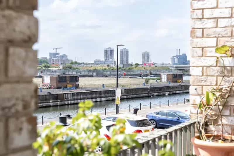 2-Bedroom Maisonette Royal Albert Wharf London E16