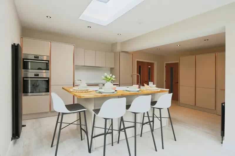 5 Bedroom Semi-Detached House for Sale