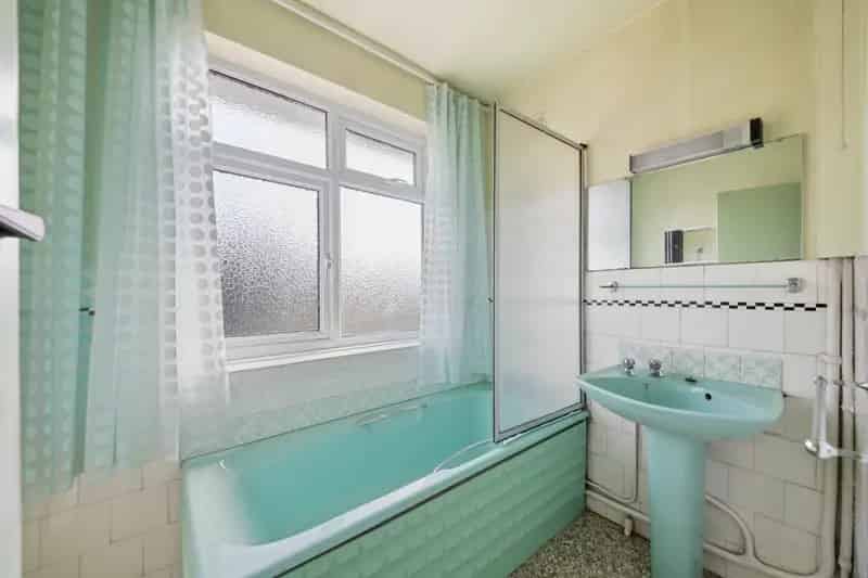 3 Bedroom House For Sale Hayes Town No Onward Chain
