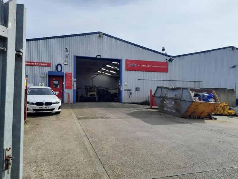 6040 sq ft Industrial Unit For Lease