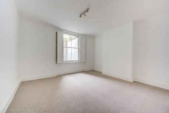 Flat to rent in Barclay Road, Fulham Broadway, London SW6