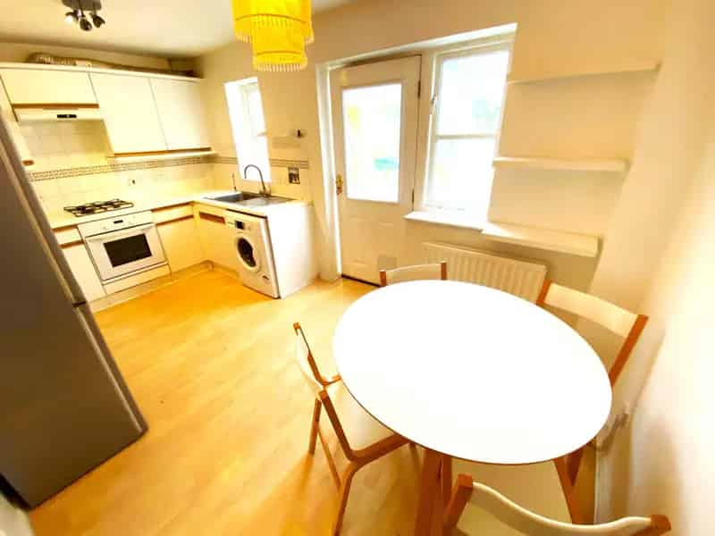 3 Bedroom Semi-Detached House to Rent