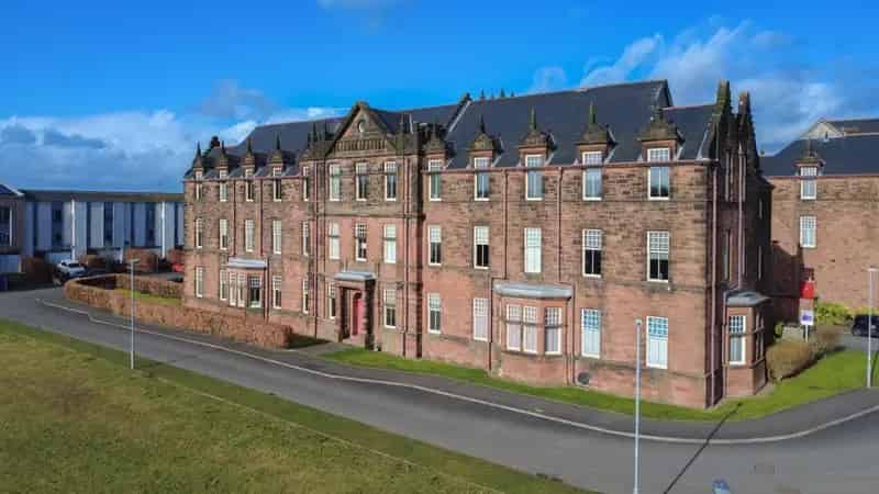2 bedroom flat for sale