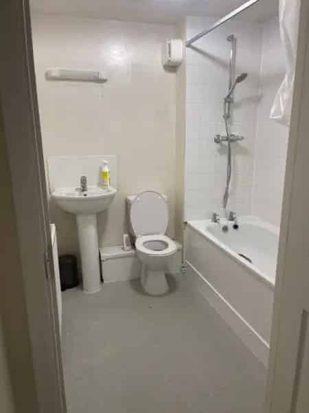 Large Ground Floor Flat Shaftesbury Dorset Own Garage New Flooring
