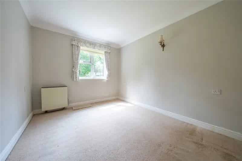 One Bedroom Over 60s Retirement Apartment - Needs Modernisation