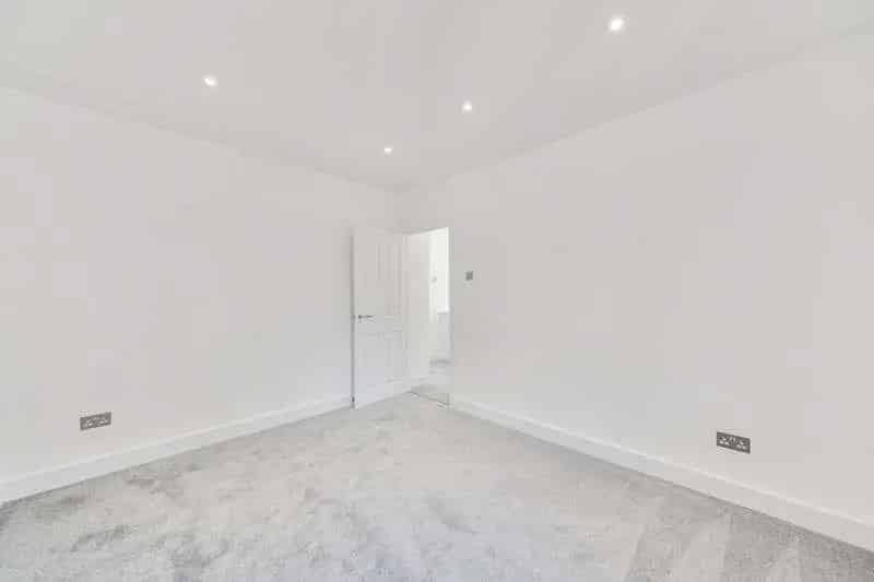 2 Bed Flat for Sale Near Park Royal Station