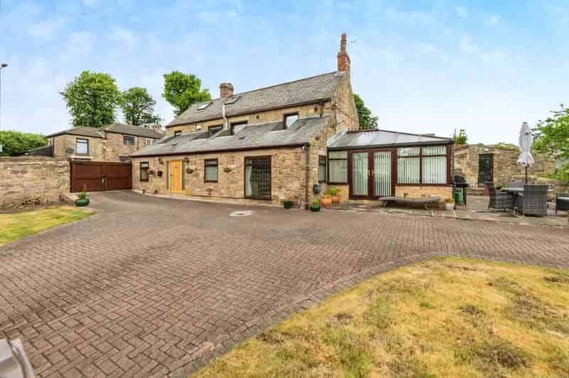 3 bedroom Detached House for sale, Hooton Roberts, South Yorkshire, S65