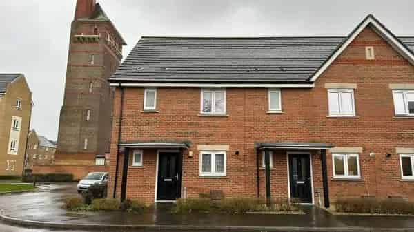 3 Bedroom Family Home Near Chessington Zoo