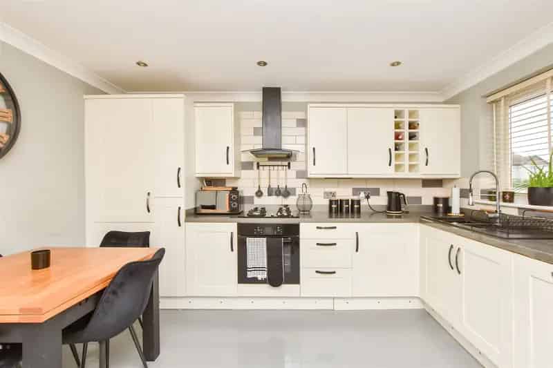 3 Bedroom Semi Detached House for Sale Near Thanet Way