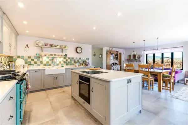 Blossom House Ewhurst Family Home 3 Beds 2 Baths 1.35 Acres