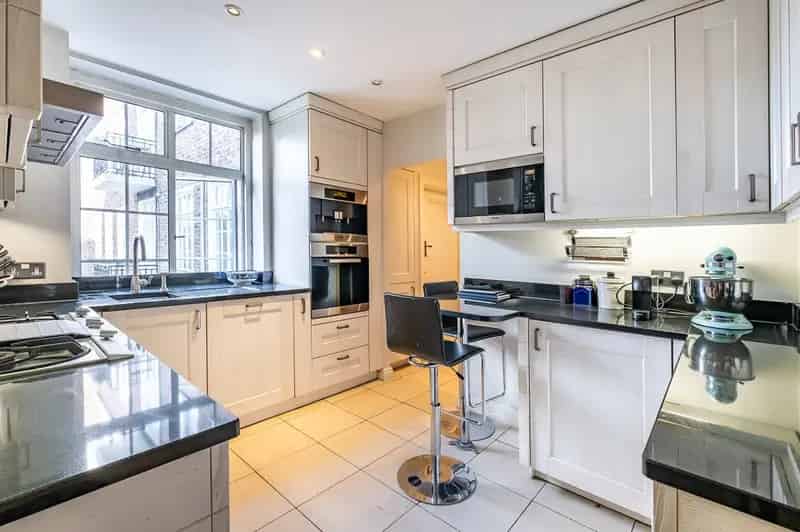 4 bedroom flat for sale