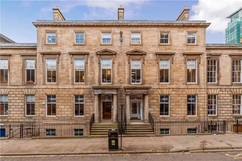 Refurbished Glasgow Office Space near M8