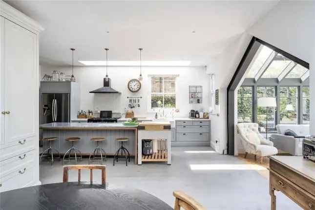 Six Bedroom Family Home Near Queen's Park London