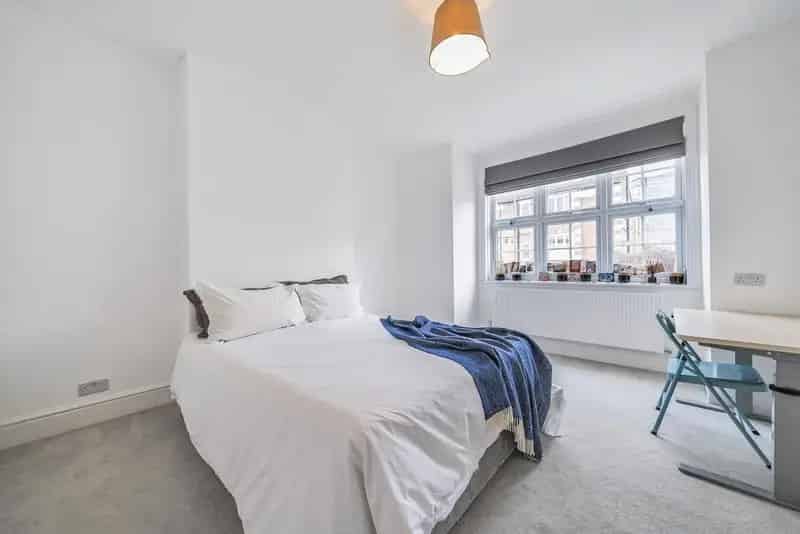 Fulham 2-Bedroom Garden Flat Modernized Period Building