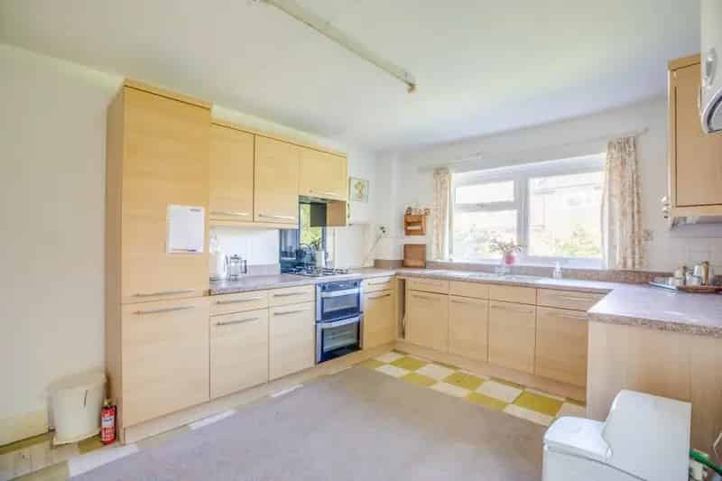 3 Bedroom Detached House For Sale - Modernisation Required