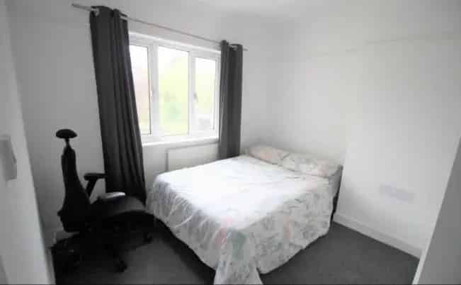 5 Double Bedroom House with 2 Ensuite Bathrooms