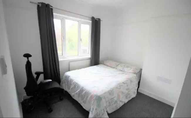 5 Double Bedroom House with 2 Ensuite Bathrooms