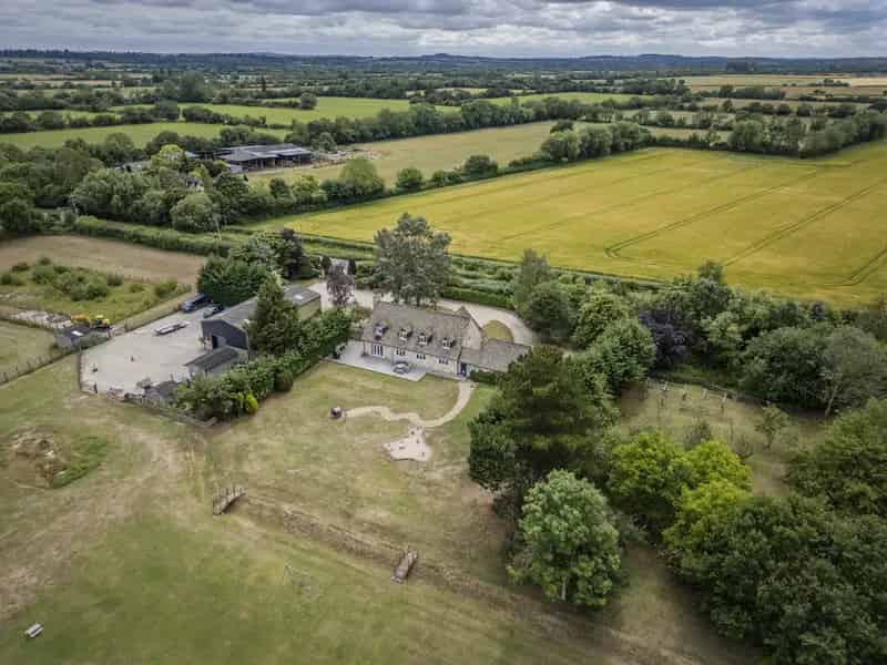 6 Bedroom Detached House with Equestrian Facilities
