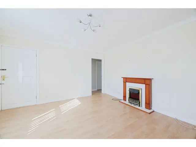 2 Bedroom Flat for Sale in Montrose